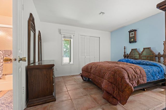 1010 S Sycamore Drive, Grove, OK 74344