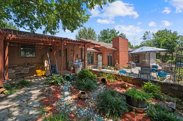 1010 S Sycamore Drive, Grove, OK 74344