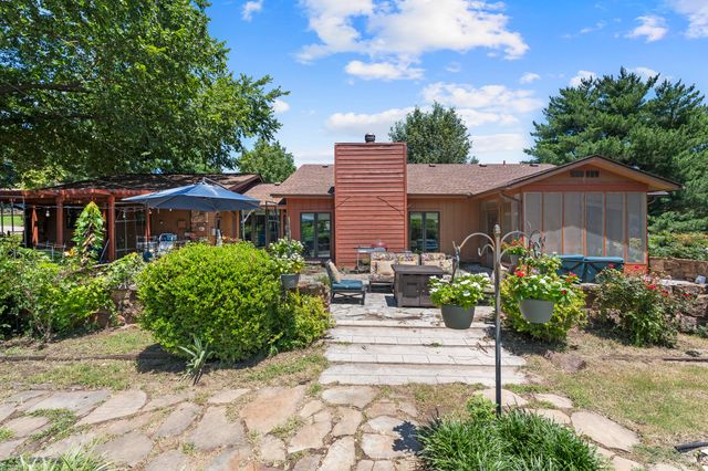 1010 S Sycamore Drive, Grove, OK 74344