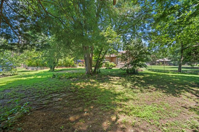 1010 S Sycamore Drive, Grove, OK 74344