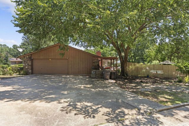 1010 S Sycamore Drive, Grove, OK 74344