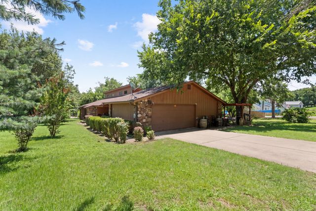 1010 S Sycamore Drive, Grove, OK 74344
