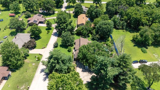 1010 S Sycamore Drive, Grove, OK 74344