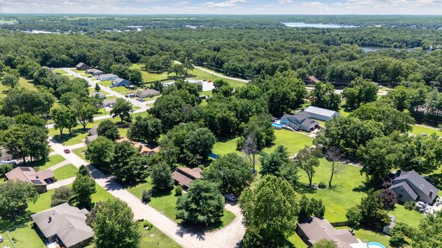 1010 S Sycamore Drive, Grove, OK 74344