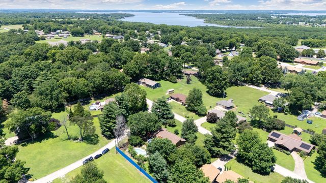 1010 S Sycamore Drive, Grove, OK 74344