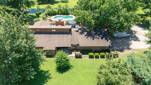 1010 S Sycamore Drive, Grove, OK 74344