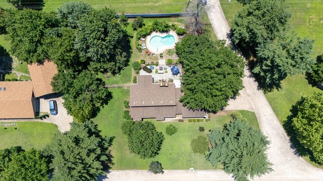 1010 S Sycamore Drive, Grove, OK 74344