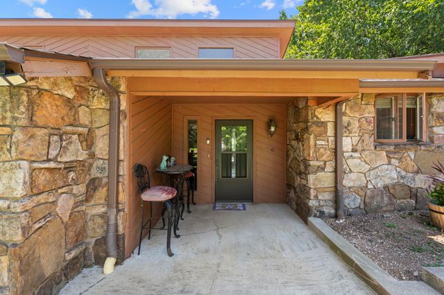 1010 S Sycamore Drive, Grove, OK 74344