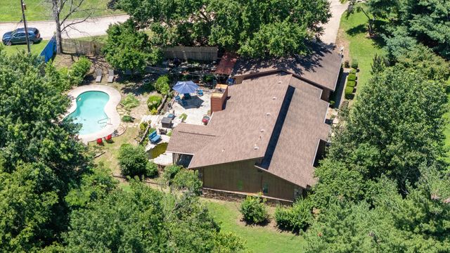 1010 S Sycamore Drive, Grove, OK 74344