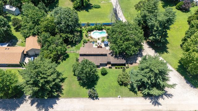 1010 S Sycamore Drive, Grove, OK 74344