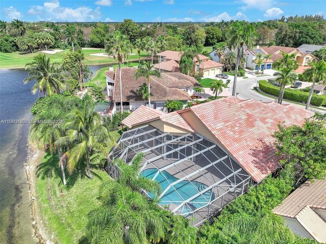 620 W Laurel Ln W, Pembroke Pines, FL 33027