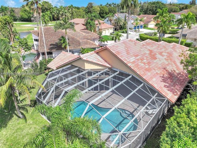 620 W Laurel Ln W, Pembroke Pines, FL 33027