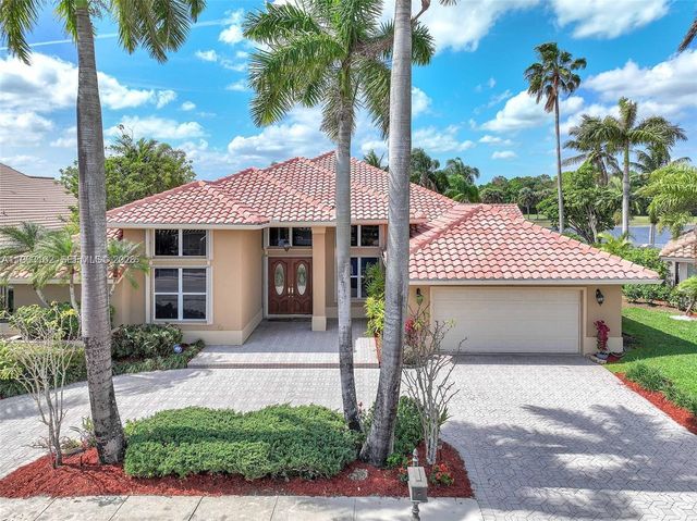 620 W Laurel Ln W, Pembroke Pines, FL 33027