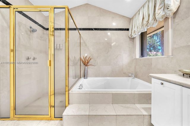 620 W Laurel Ln W, Pembroke Pines, FL 33027