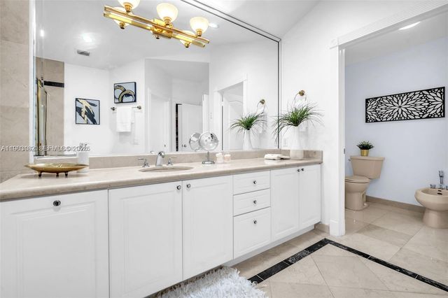 620 W Laurel Ln W, Pembroke Pines, FL 33027