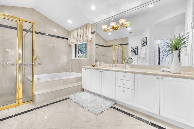 620 W Laurel Ln W, Pembroke Pines, FL 33027