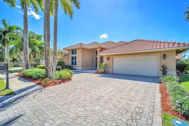 620 W Laurel Ln W, Pembroke Pines, FL 33027