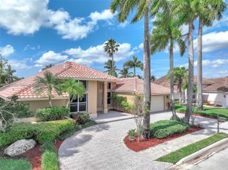 620 W Laurel Ln W, Pembroke Pines, FL 33027