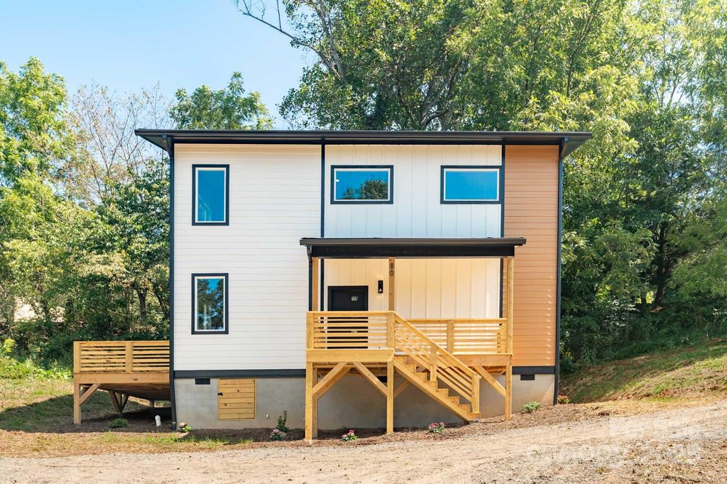 80 Upper Moffitt Road, Asheville, NC 28805