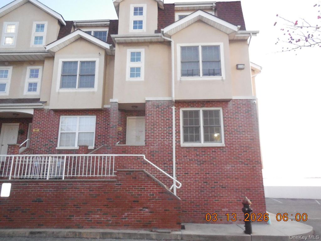 1 Patricia Lane 401, Bronx, NY 10465