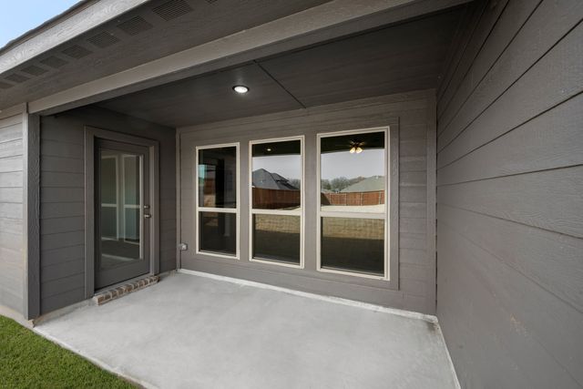 805 Stone Eagle Drive, Azle, TX 76020