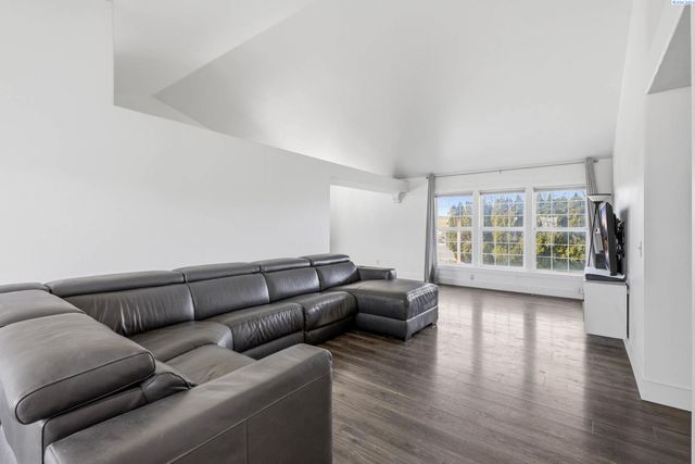 4485 Northlake Drive, West Richland, WA 99353