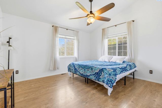 4485 Northlake Drive, West Richland, WA 99353