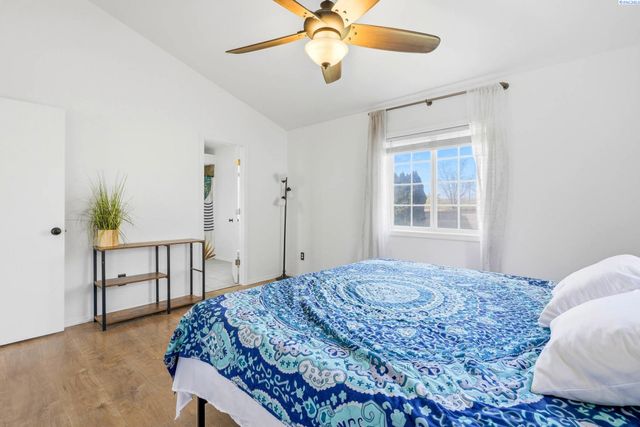 4485 Northlake Drive, West Richland, WA 99353