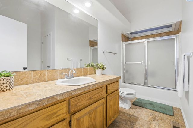 4485 Northlake Drive, West Richland, WA 99353