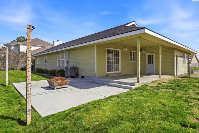 4485 Northlake Drive, West Richland, WA 99353