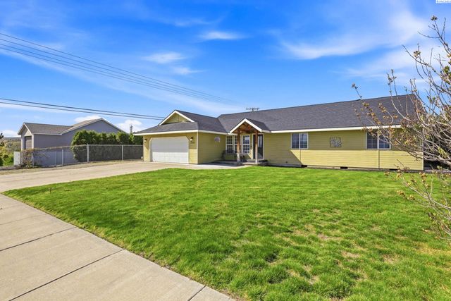 4485 Northlake Drive, West Richland, WA 99353