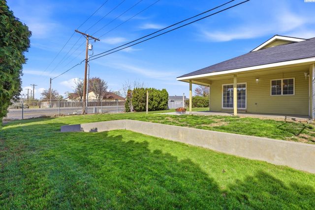 4485 Northlake Drive, West Richland, WA 99353