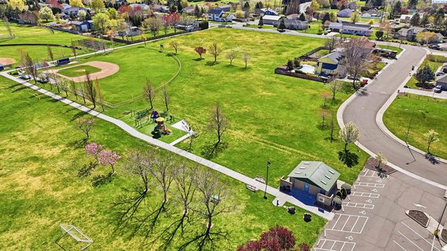 4485 Northlake Drive, West Richland, WA 99353