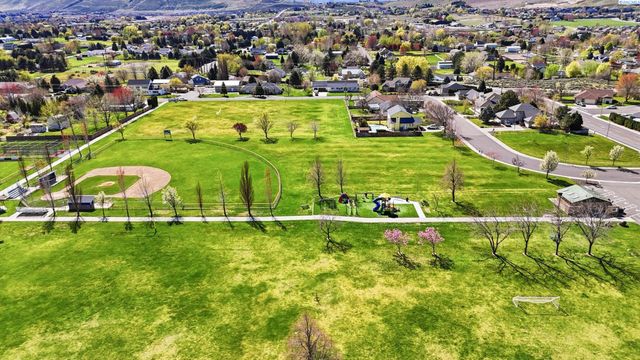 4485 Northlake Drive, West Richland, WA 99353