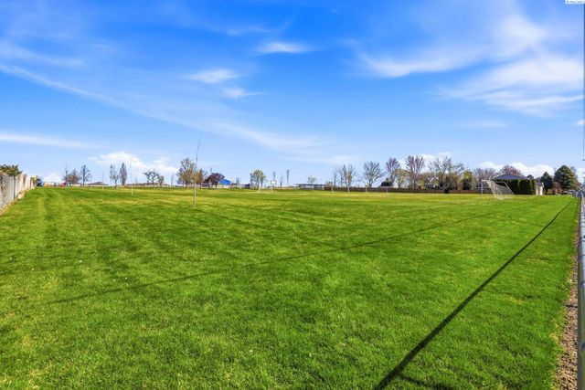 4485 Northlake Drive, West Richland, WA 99353