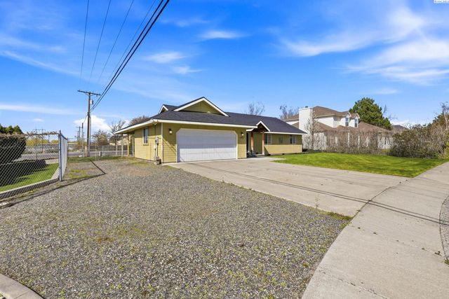 4485 Northlake Drive, West Richland, WA 99353