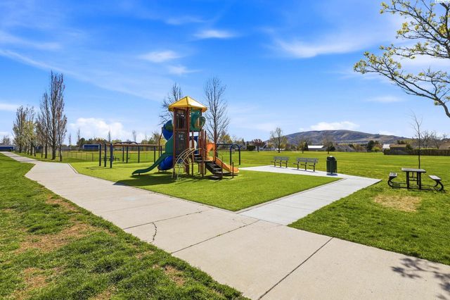 4485 Northlake Drive, West Richland, WA 99353