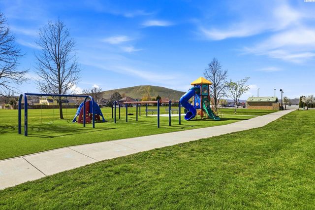 4485 Northlake Drive, West Richland, WA 99353