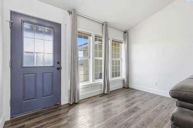 4485 Northlake Drive, West Richland, WA 99353