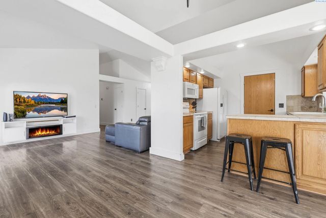 4485 Northlake Drive, West Richland, WA 99353