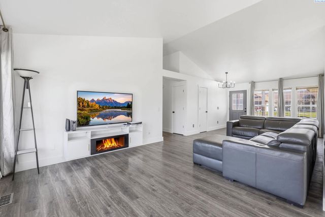 4485 Northlake Drive, West Richland, WA 99353