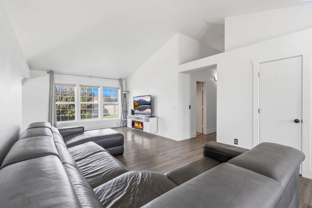 4485 Northlake Drive, West Richland, WA 99353