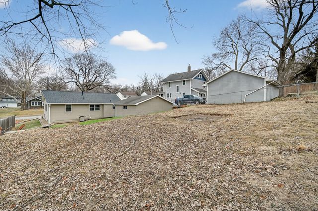 2420 SE 6th Street, Des Moines, IA 50315