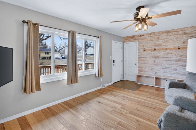 2420 SE 6th Street, Des Moines, IA 50315