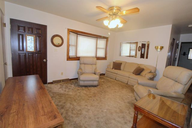 1611 E Ridgeway Avenue, Waterloo, IA 50702