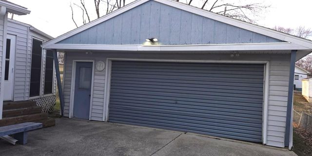 1611 E Ridgeway Avenue, Waterloo, IA 50702