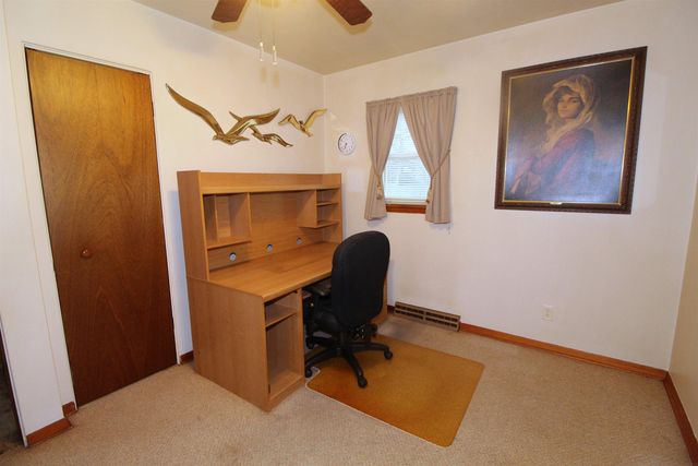 1611 E Ridgeway Avenue, Waterloo, IA 50702