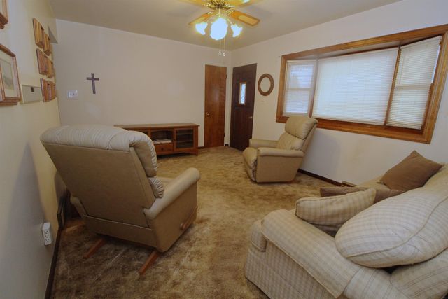 1611 E Ridgeway Avenue, Waterloo, IA 50702