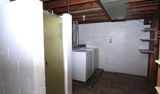 1611 E Ridgeway Avenue, Waterloo, IA 50702