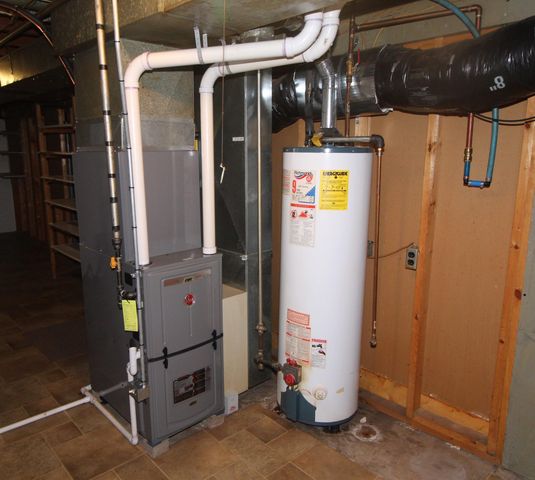 1611 E Ridgeway Avenue, Waterloo, IA 50702